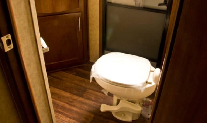 unclogging-rv-toilet