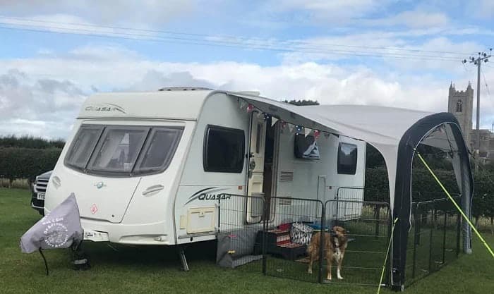 portable-dog-fence-for-camping