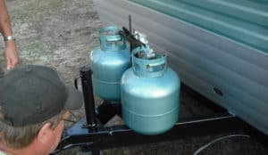 how to switch propane tanks on rv